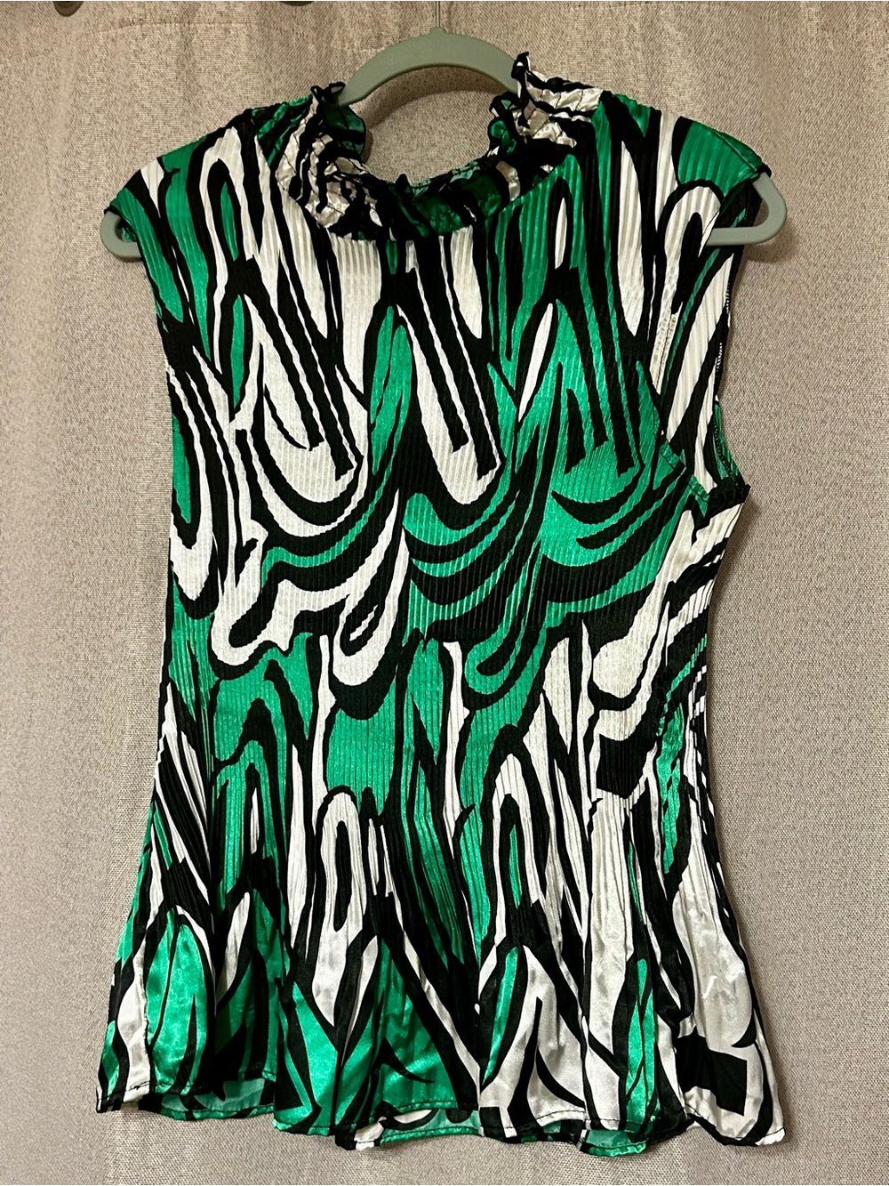 Sleeveless Green Abstract Ruffle-Neck Blouse